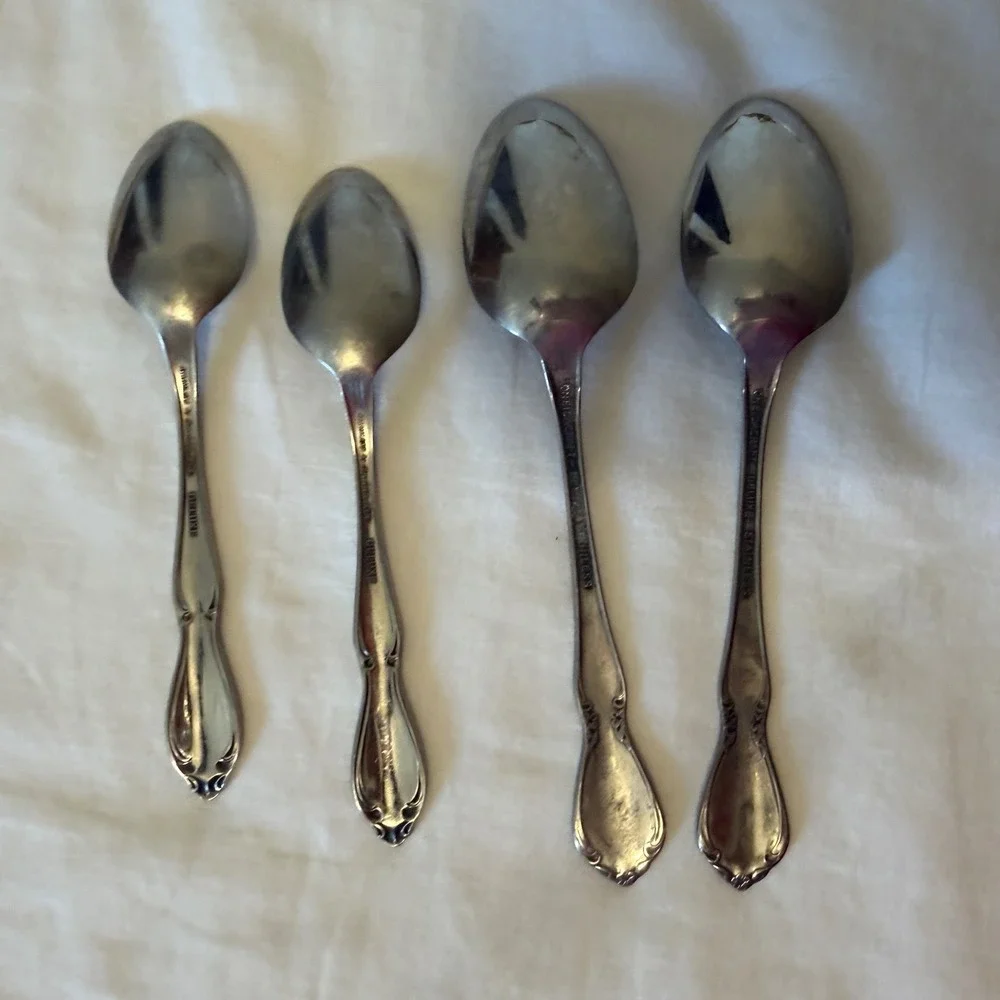 Oneida Chateau Deluxe Stainless Steel Spoons Set of 4 Teaspoons Small